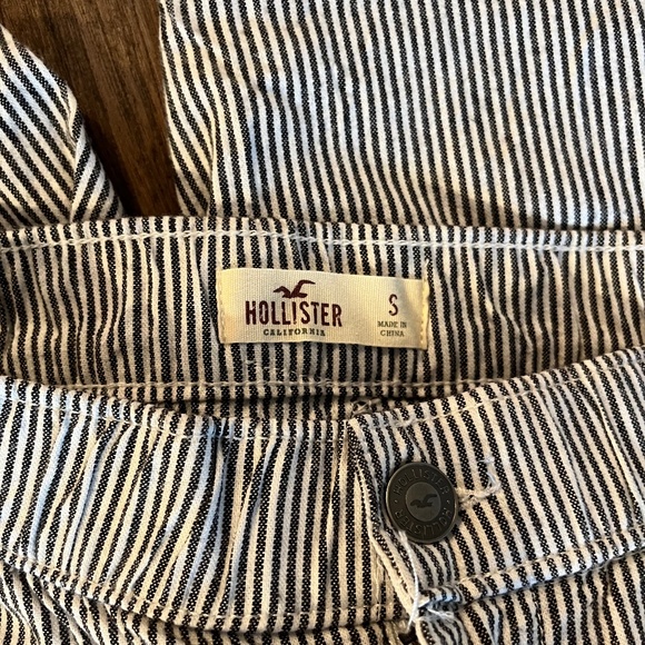 Hollister high waisted pin stripe pant (white and blue) size S - Picture 4 of 4